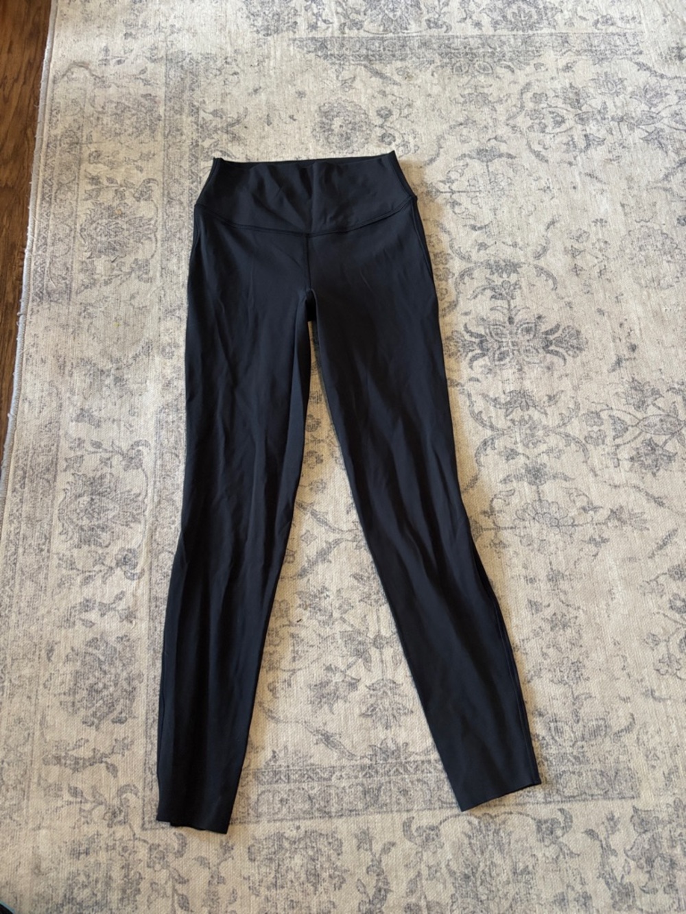 Lululemon Women’s Unrestricted Power High Rise Tight 25” - size 6 - black